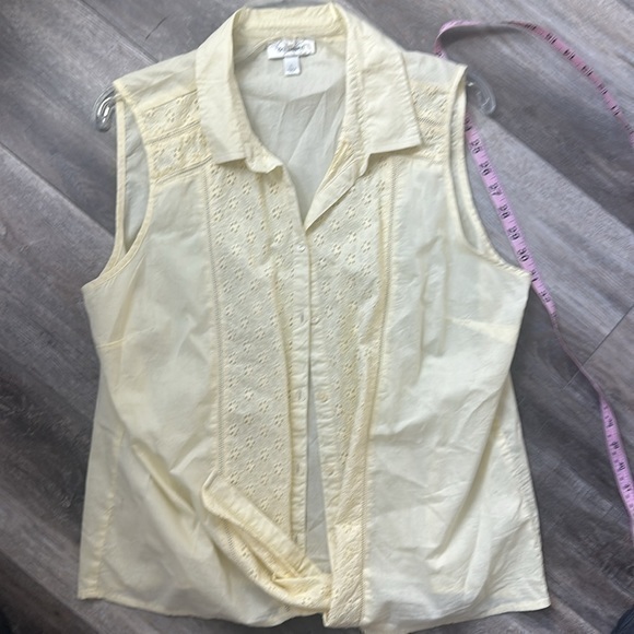 Dress Barn Tops - Dress Barn top light yellow eyelet front tie summer happy size Large